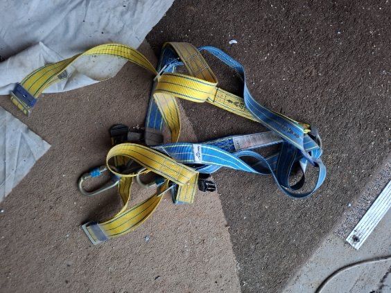 Szelki zabezpieczajace jak nowe