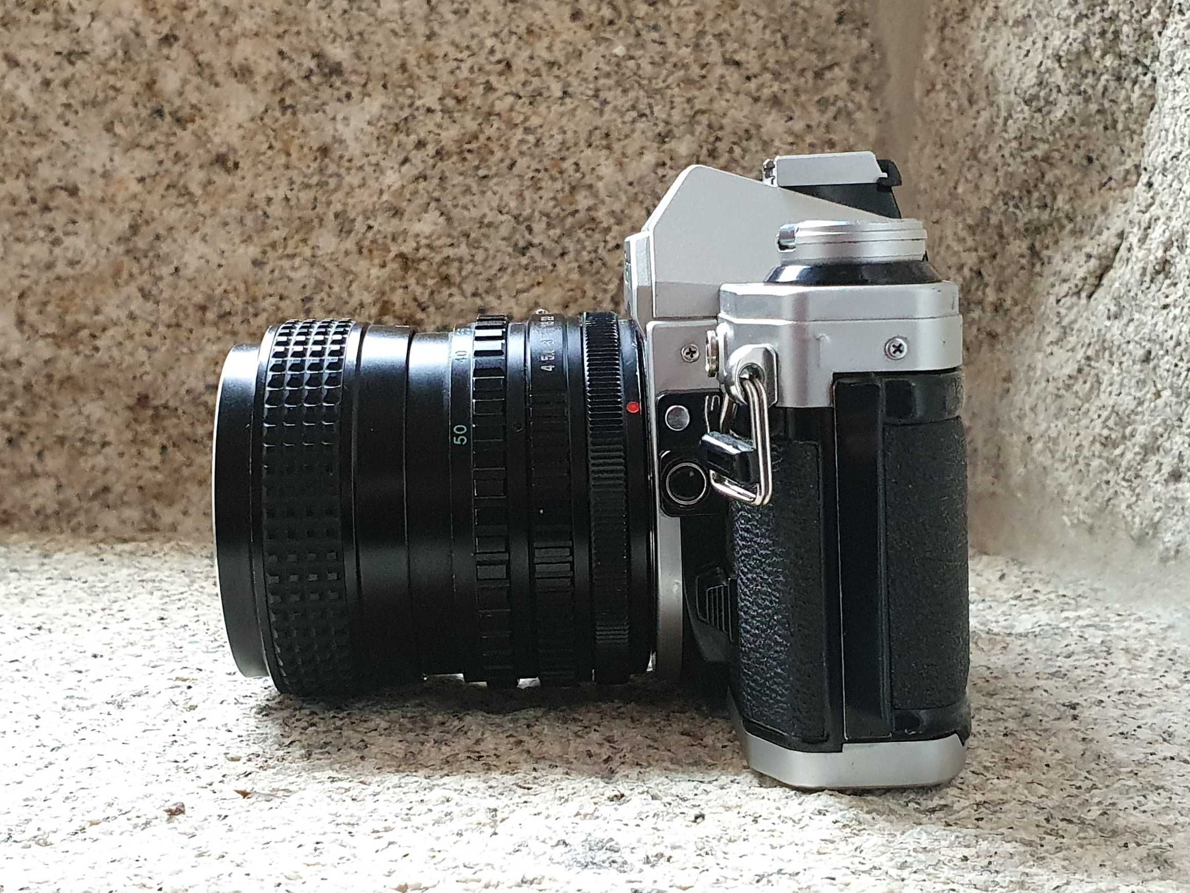 Canon AE-1 + lente FD 25-50mm f/4 (testada)
