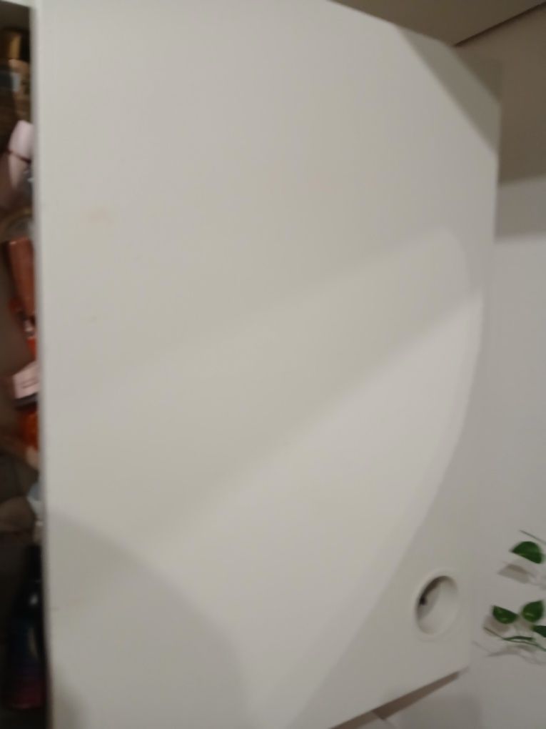 Sprzedam biurko z szufladą.