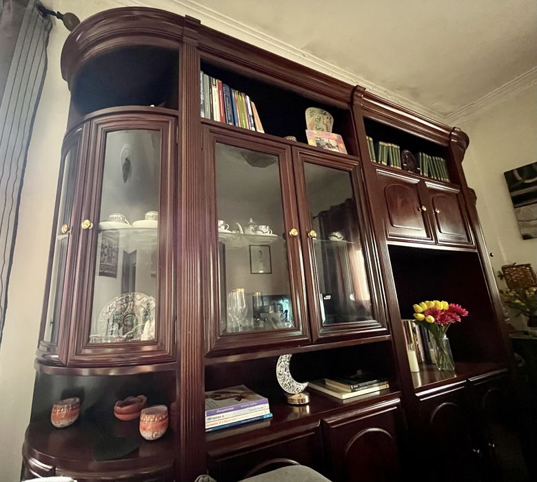 Armário de Sala Clássico em Madeira Maciça