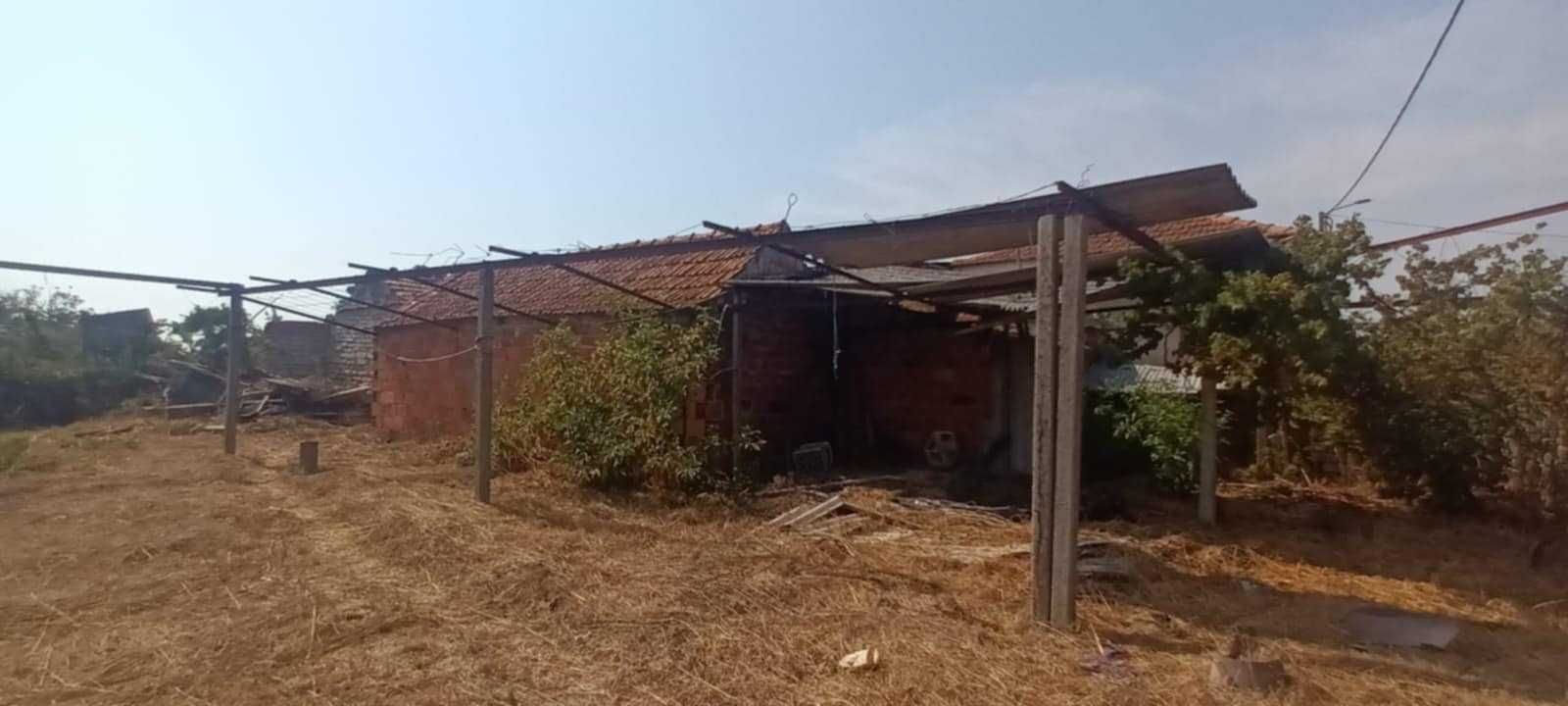 Moradia antiga com terreno