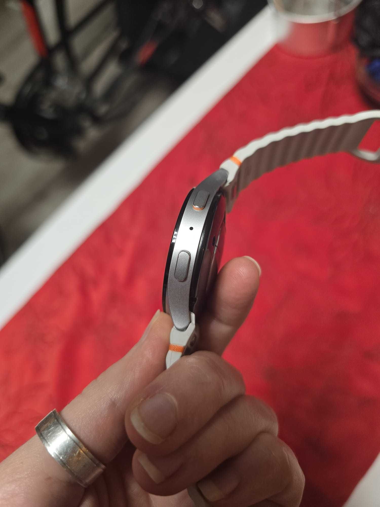 Zegarek Samsung Galaxy Watch 7, 44mm, LTE, srebrny