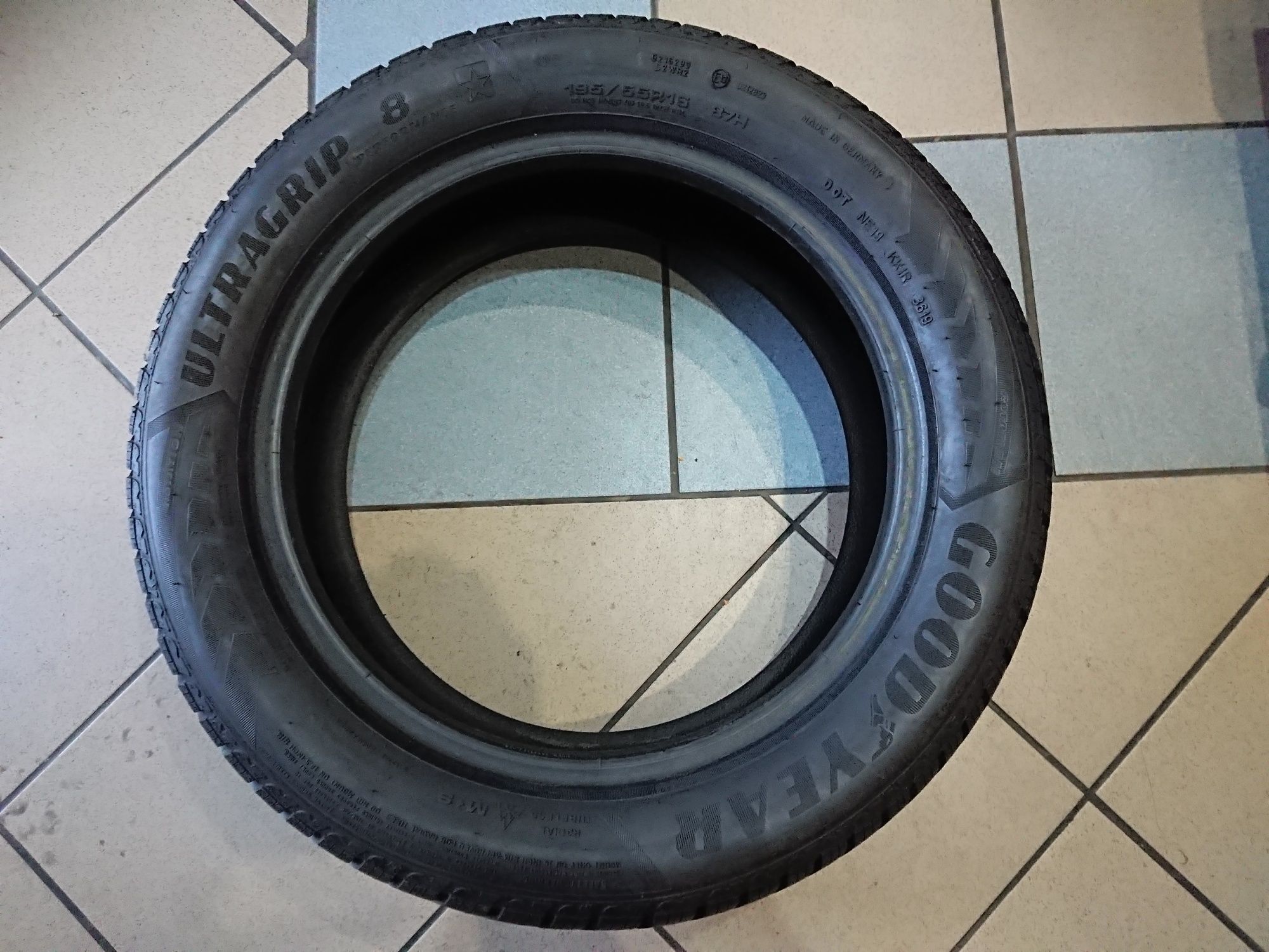 Goodyear Ultra Grip 8 195/55R16 19r