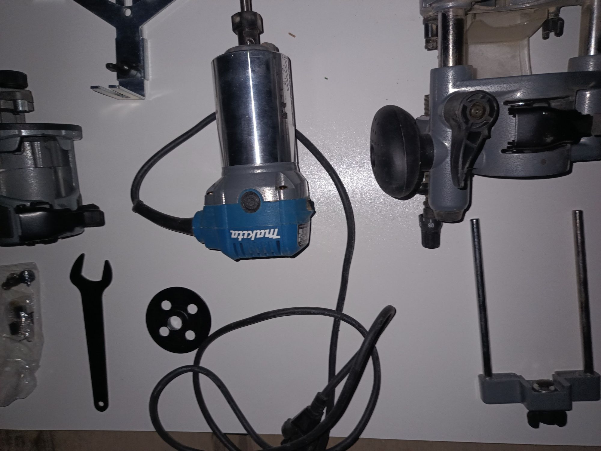 Фрезер Makita RT0700C