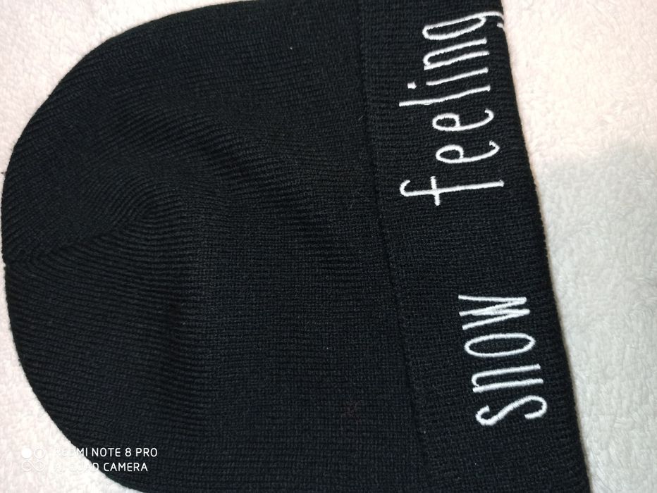 Шапки женские, молодёжные Zara, Sinsay.