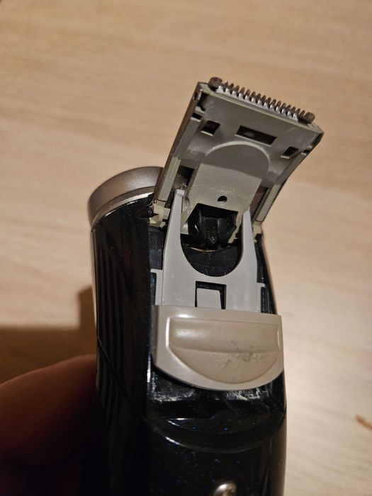 Sprzedam używaną maszynkę do golenia Philips Philishave 8893.