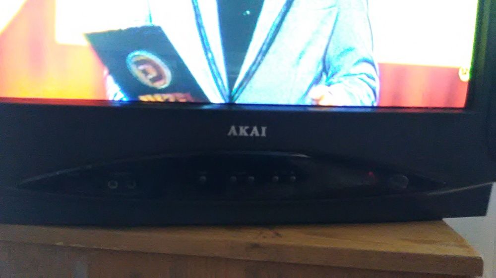 Телевизор Акаи CT- 21WKD в рабочем состоянии