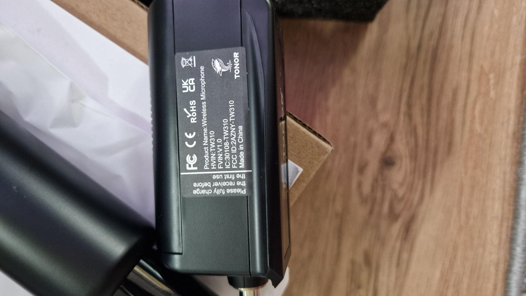 Mikrofon dynamiczny TONOR UHF z odbiornikiem czerwony