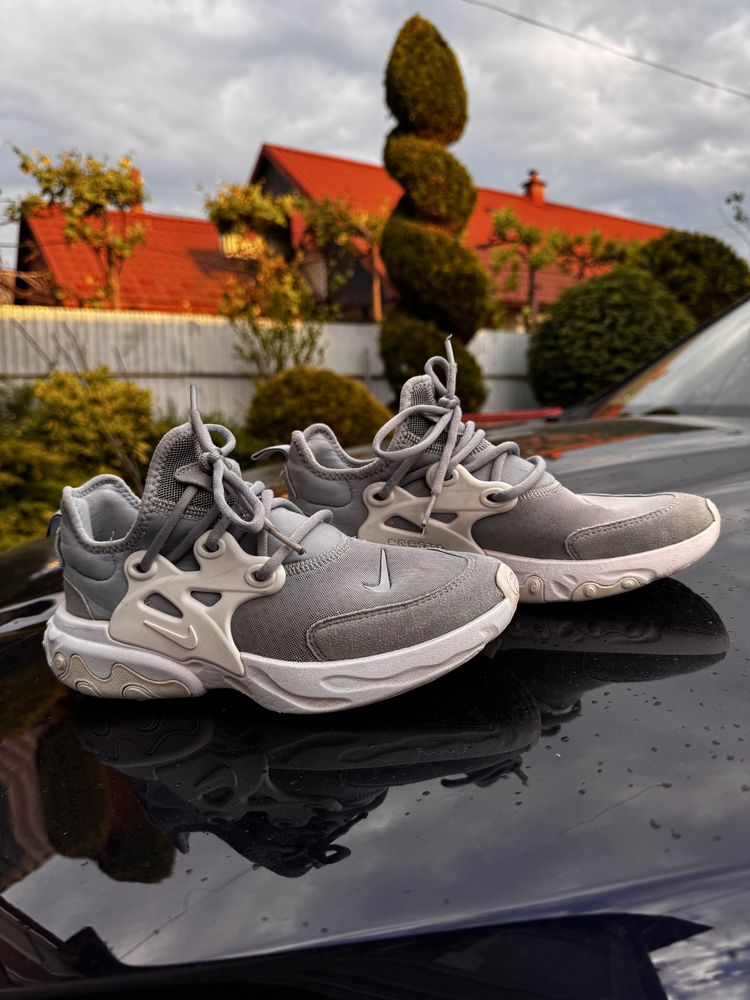 Nike React Presto кросівки унісекс сірого кольору