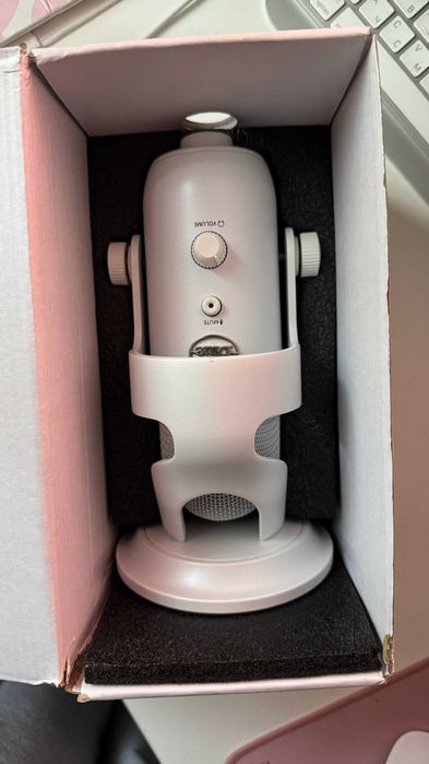 Мікрофон Blue Microphones Yeti White + штатив + поп фільтр