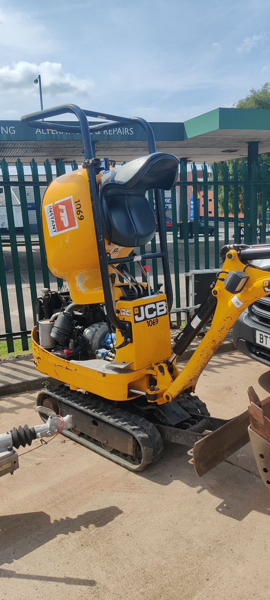 Minikoparka JCB 8008