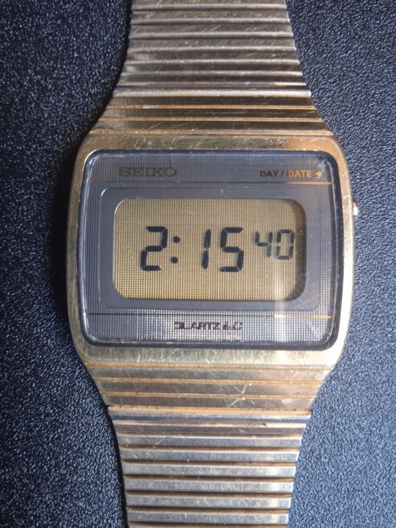 Vintage Mens SEIKO F033 LCD Watch 1977