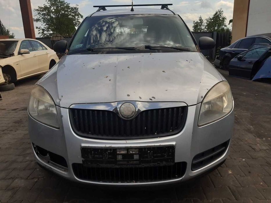 Skoda Praktik Lampy zderzak maska błotniki klapa drzwi hak