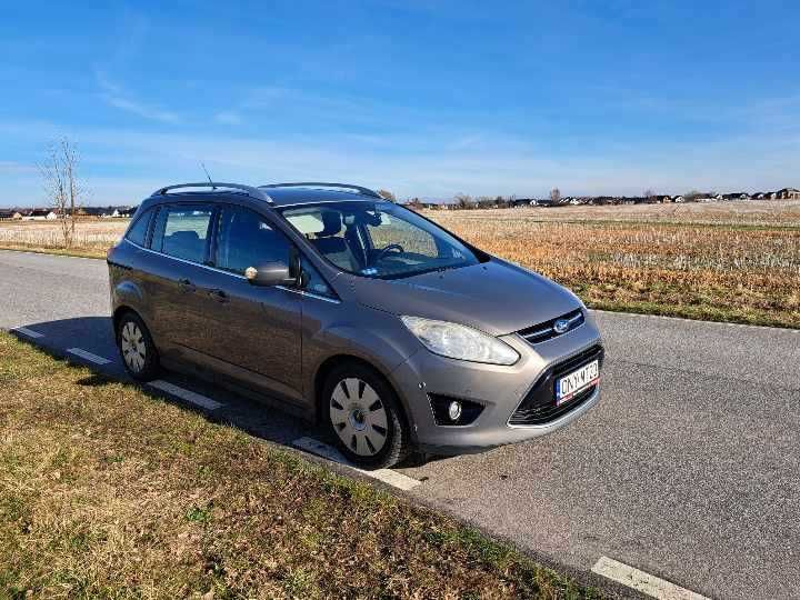 Ford  C-MAX Grand -Sam parkuje!