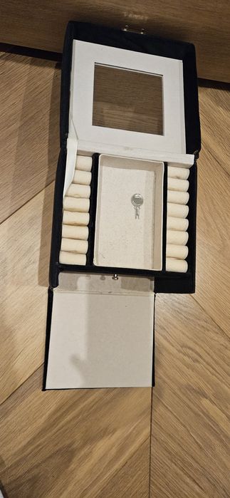 Kuferek na biżuterię Homla
