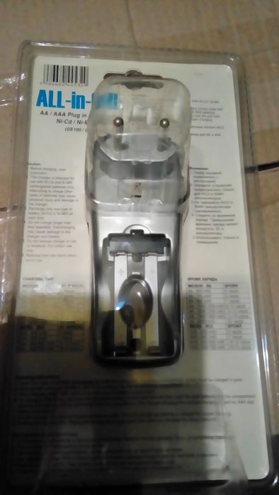 Зарядное устройство для пальчиковых аккумуляторов.