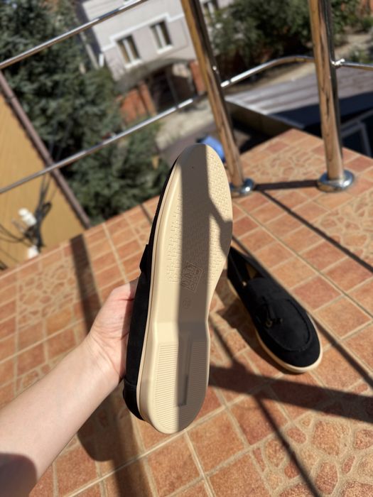 Чорні замшеві лофери