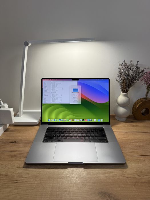 MacBook Pro 16 2021 32GB RAM 512GB SSD Space