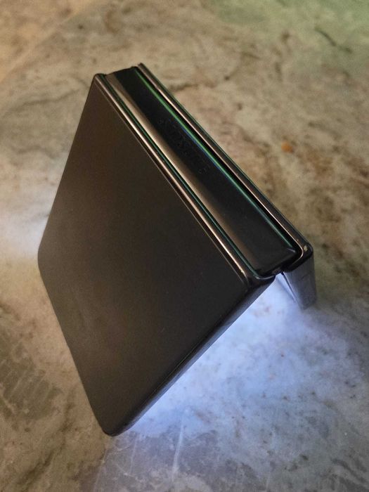 Samsung Galaxy Z Flip4 8/256 GB – stan bardzo dobry – 1300 zł