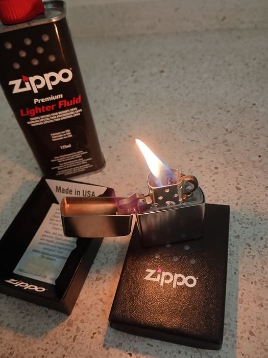 NOVO Isqueiro ZIPPO vintage original, completamente novo em caixa mais
