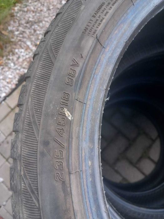 Opony zimowe Falken 235x45 R18