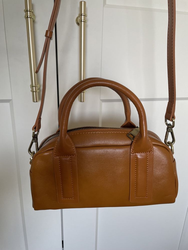 Bolsa a tiracolo em pele genuina