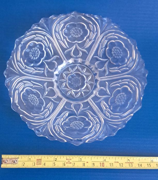 Lindíssimo Prato Antigo em Vidro Prensado Incolor