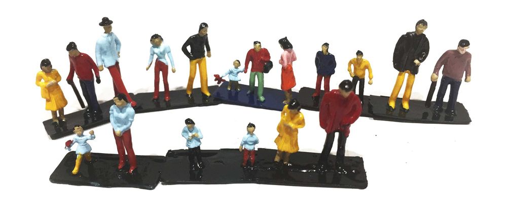 18 Figuras HO em plástico pintadas