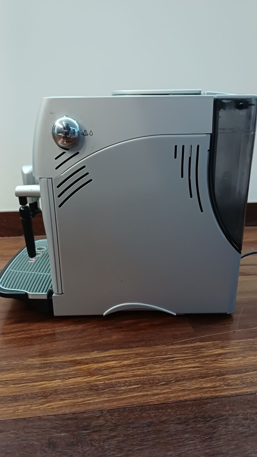 Máquina de café automática SAECO