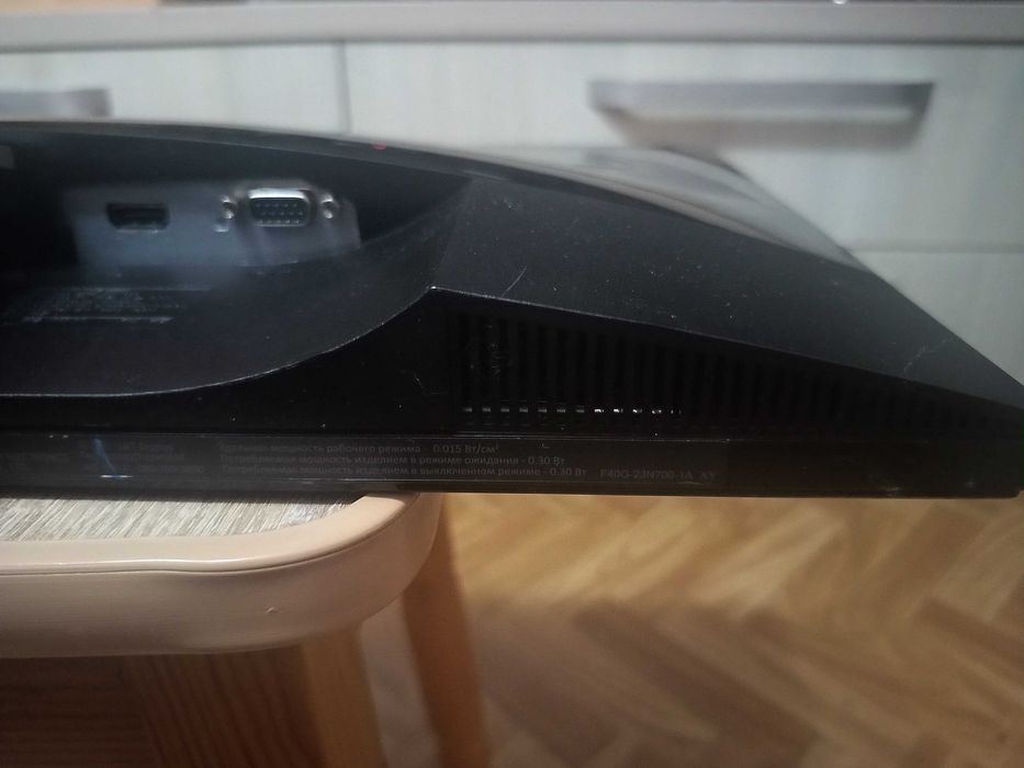 Продам монітор Dell в хорошому стані 23 дюйми  із вбудованими динаміка