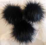 Pompony z futra eko do czapek duże 12 cm pakiet 100 szt czarny kolor