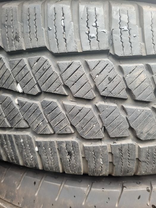 Opony zimowe 225 65 r16C 2szt 2023r