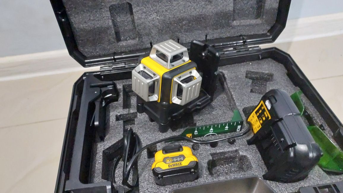 Dewalt Лазерний рівень в кейсі з акумулятором 2 Аг DeWALT DCE089D1G
