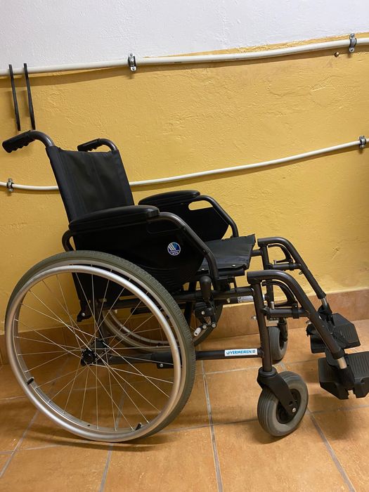 Wózek inwalidzki vermeire D200 ze stopów lekkich