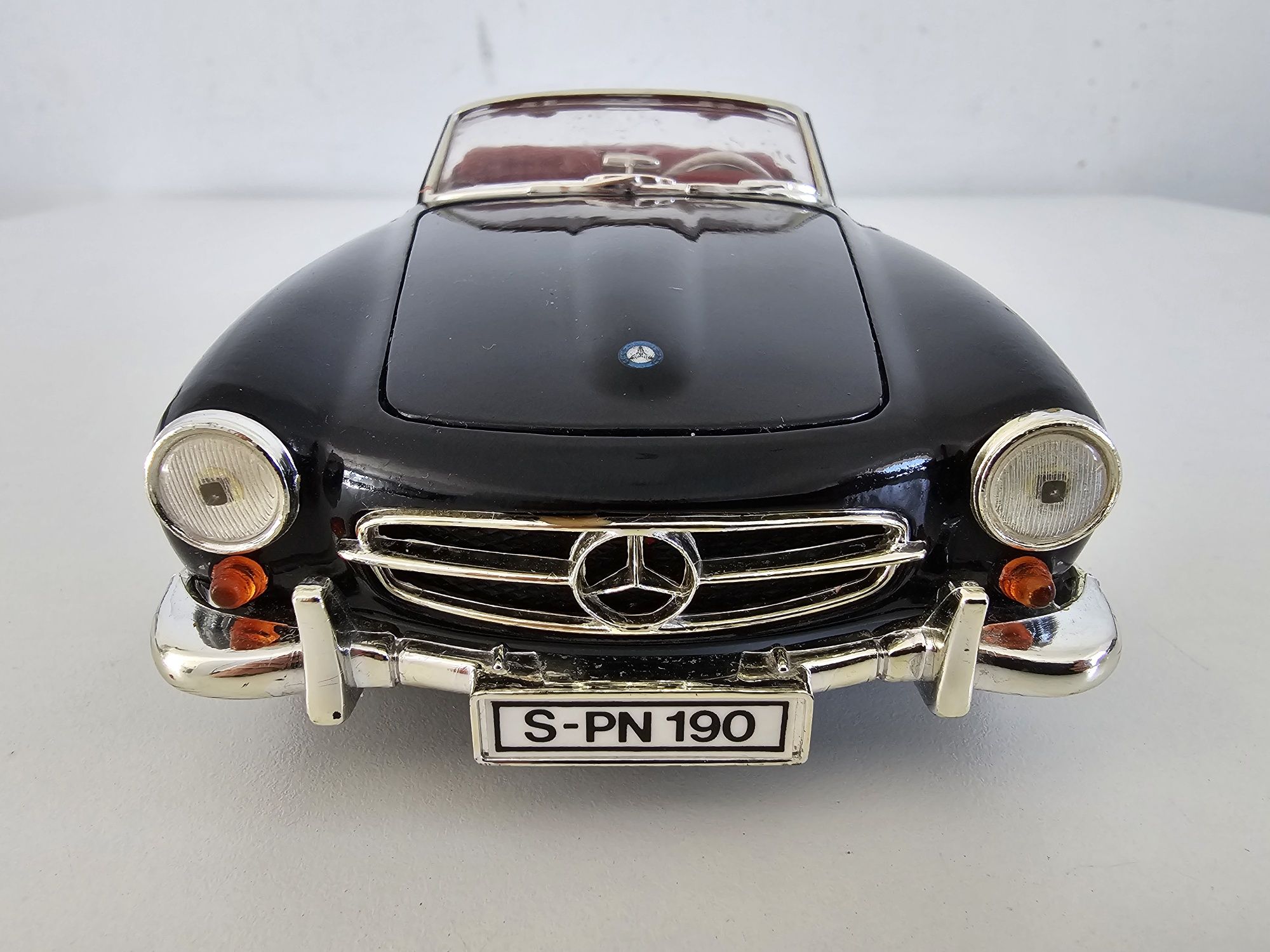 Mercedes-Benz 190 SL w skali 1/18