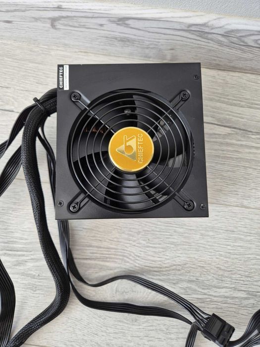 як новий блок живлення Chieftec PROTON BDF-400S (4+4 CPU\6 GPU)