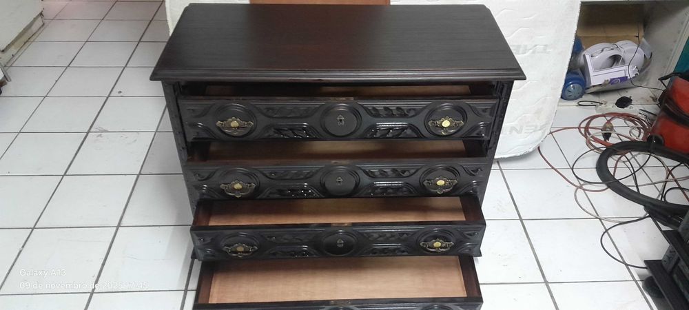 Cómoda em madeira nº 1