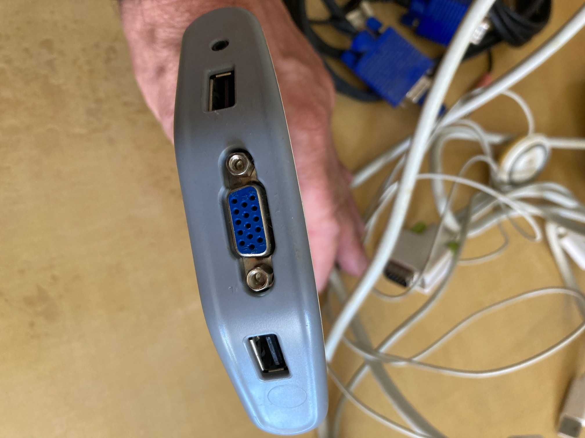 2 KVM switch compact Belkin e Conceptronic