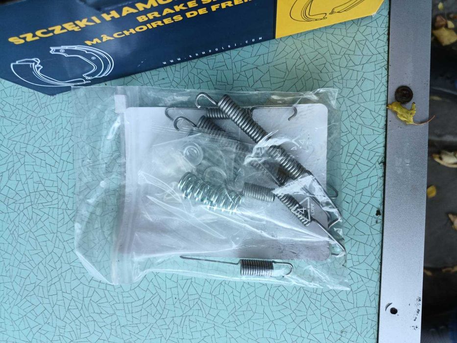 тормозные колодки задние (барабанные)