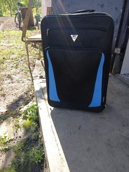 Валіза для подорожі. Розмір середній