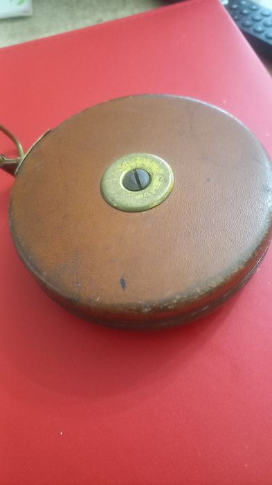 Fita métrica manual.