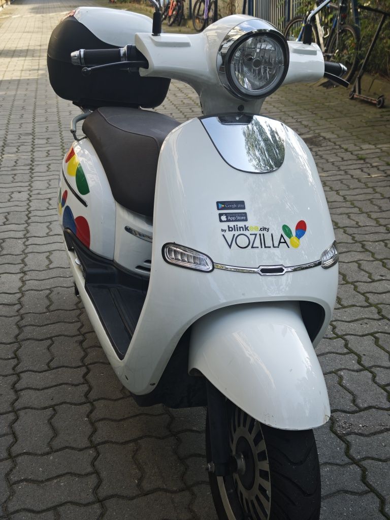 Skuter elektryczny Vozilla 3000W retro Vespa Blinkee 2x akumulator