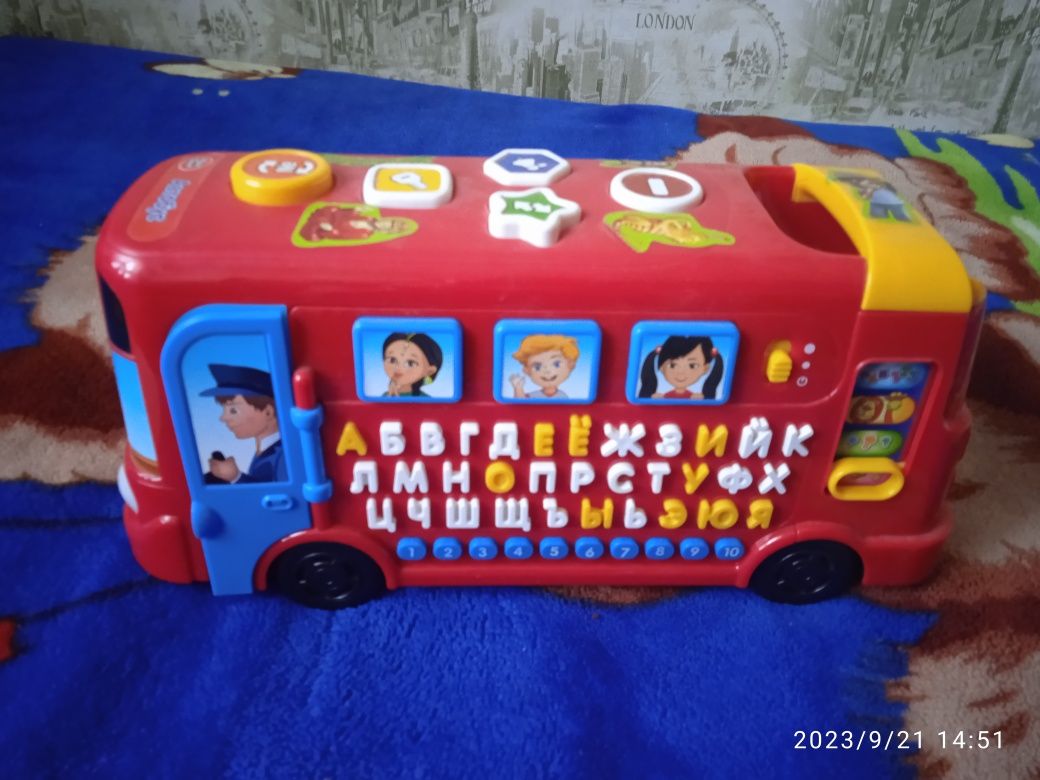 Автобус музыкальный детский, машина.