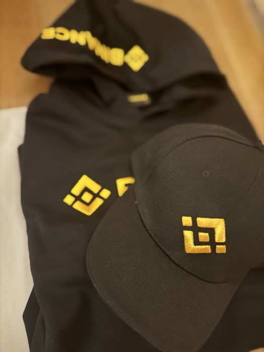 Оригінальний мерч Binance
