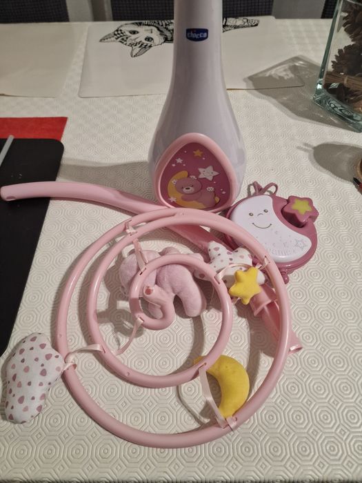 Vendo mobil chicco praticamente novo so teve em exposição que