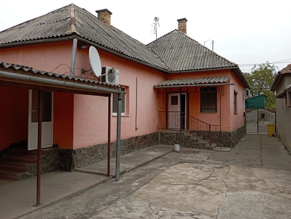 Будинковолодіння: комерція + житло 210 м2 Берегово Бако Габора 109