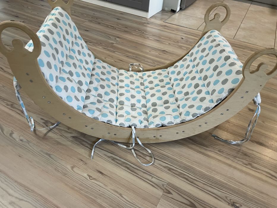 Drewniana bujaczka Montessori + 2 rampy (gładka i z chwytami)