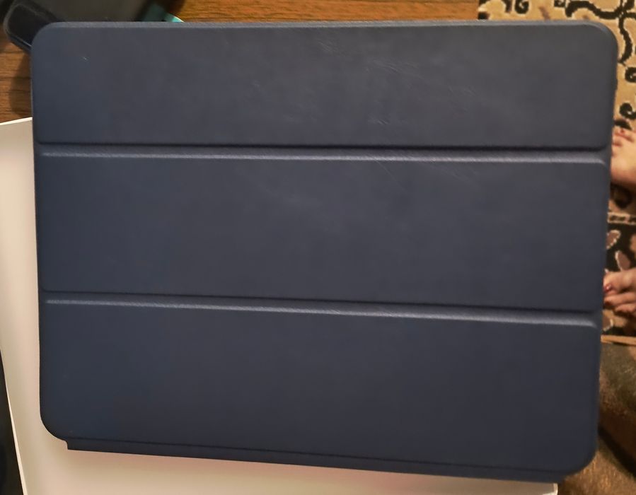 Универсальный чехол на планшет 12,9