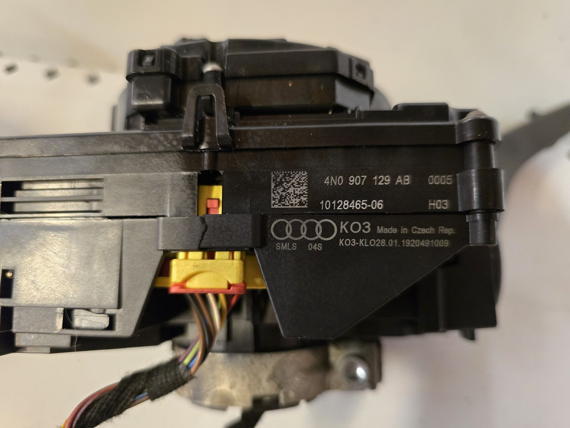 Przełącznik zespolony taśma czujnik kąta skrętu audi a6 c8 a4 b9 q7 4m