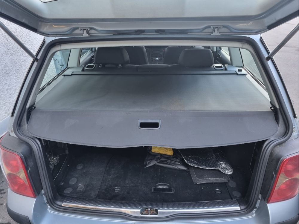 Chapeleira da mala de carrinha VW Passat 3b b5 do ano 1997 a 2005 de cor preta impecável.